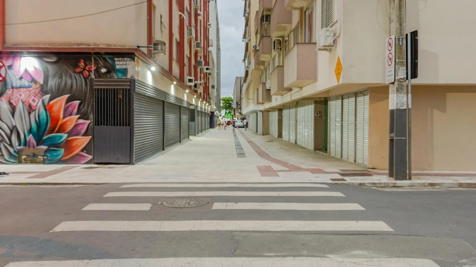 Apto Na Rua 1200, Calcadao 100M Da Praia P2189 Balneário Camboriú Brazilië